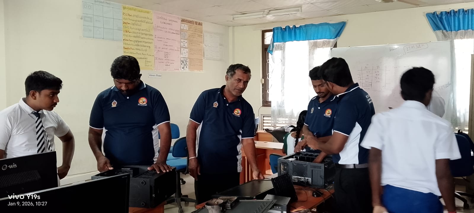 வ/நெடுங்கேணி மகாவித்தியாலயத்தில் வவுனியா வடக்கு கணனி வன்பொருள் வலையமைப்பு தீர்வு அணியினரின் விசேட கணனி திருத்தப் பணி!